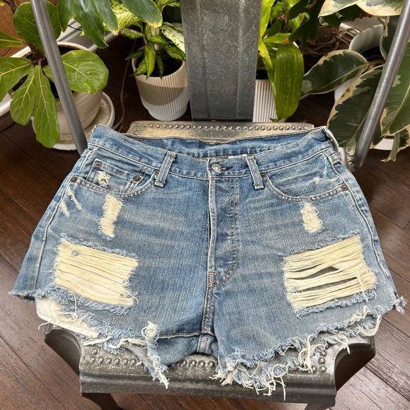 Levi's 501 Cut-off Jean Shorts Size 30 - Picture 1 of 4